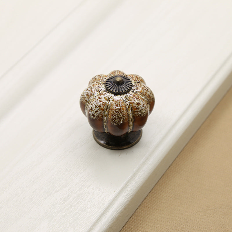 Ceramic Pumpkin Knobs，Vintage Dresser Drawer Pulls，Retro Cabinet Door Handles with Mounting Screws，Ideal for Closet，Cupboard