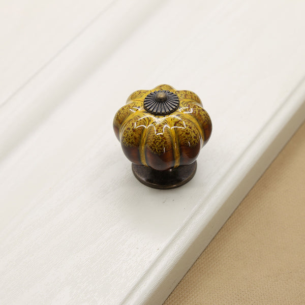 Ceramic Pumpkin Knobs，Vintage Dresser Drawer Pulls，Retro Cabinet Door Handles with Mounting Screws，Ideal for Closet，Cupboard