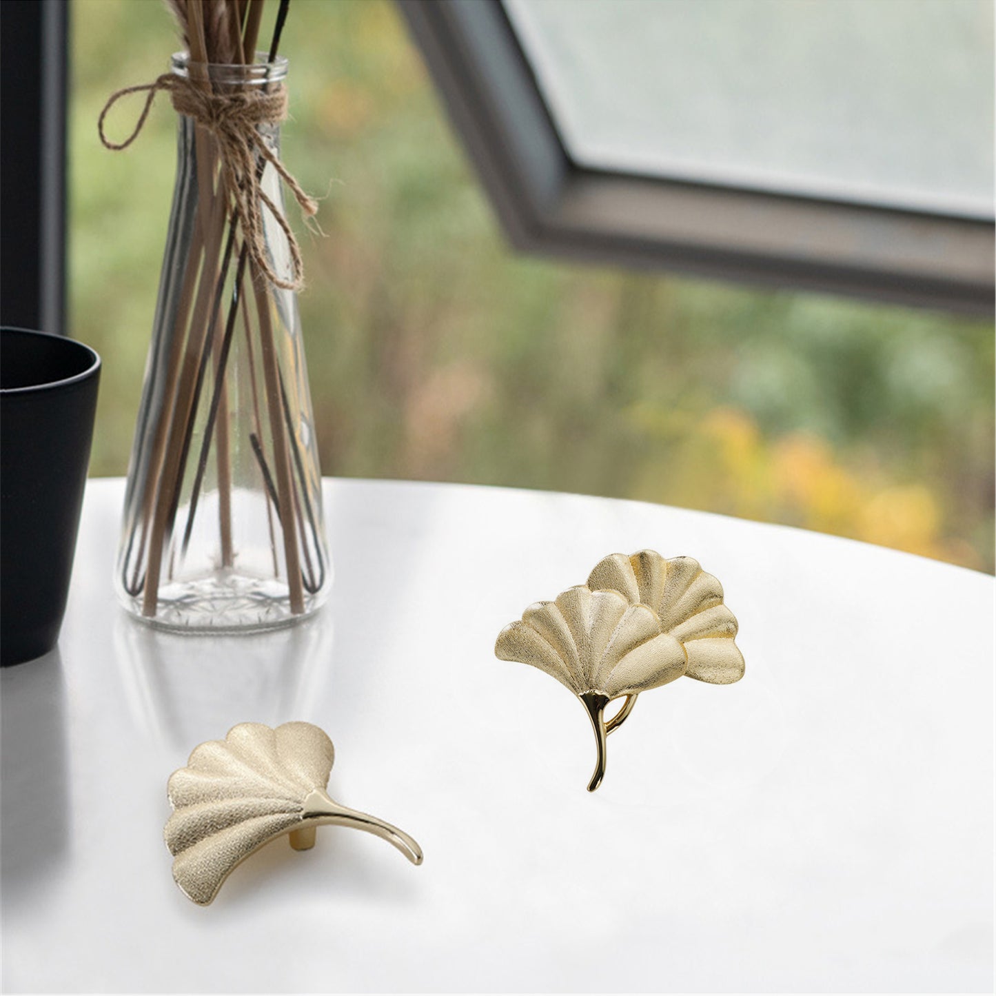 Ginkgo Leaf Shape Knob Handles，Solid Metal Drawer Pulls，Creative Decorate Pulls for Wardrobe Cupboard Drawer Bookcase Furniture (Large，Gold)